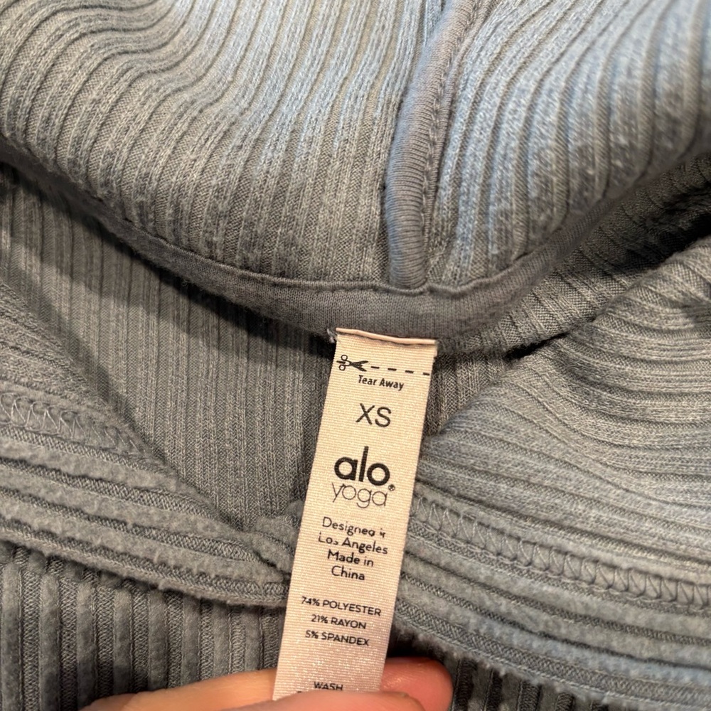 Cropped Ribbed Hoodie Sweater - Gray - Picture 9 of 9